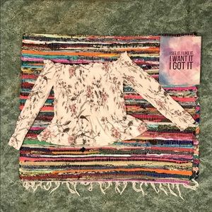 Orange kiss off the shoulder top!💋